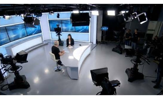 Studio de télévision pendant l'interview